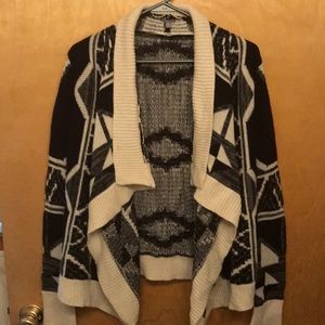 🆕 black and white tribal sweater